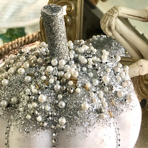 New! Sweet Petite Glitz & Glam White Pumpkin - Picture 3 of 7